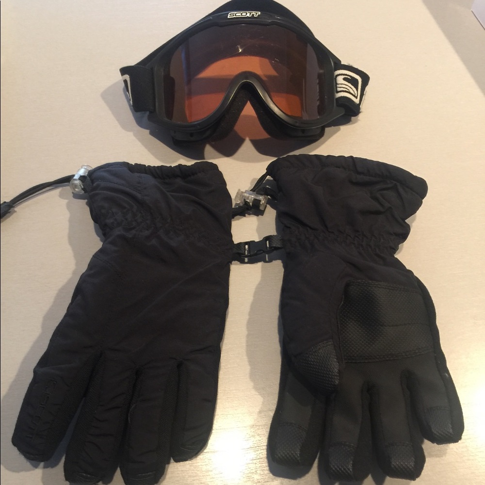 Black snowboarding gloves